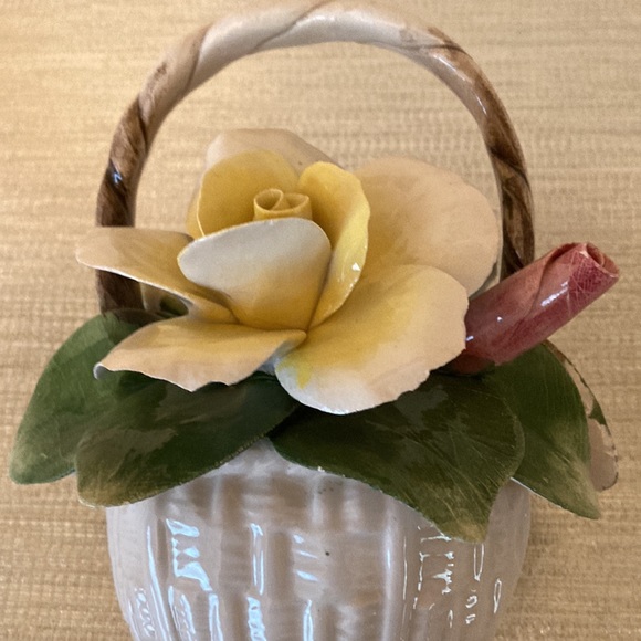 Capodimonte Vintage flower basket Nuova I.I.E. - Picture 6 of 9